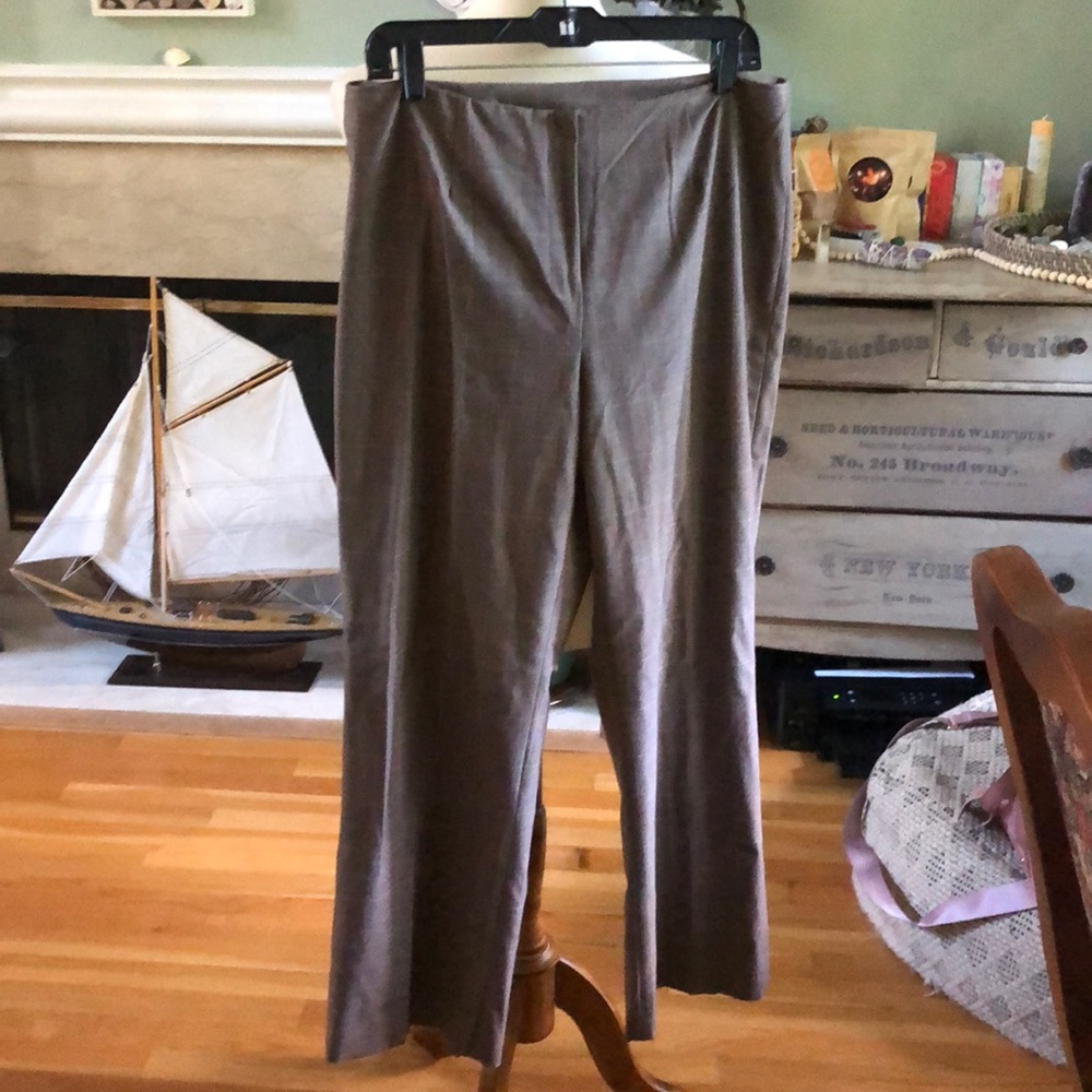 Gallery Couture Ladies slacks.
